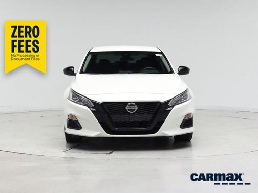 White 2022 Nissan Altima SR