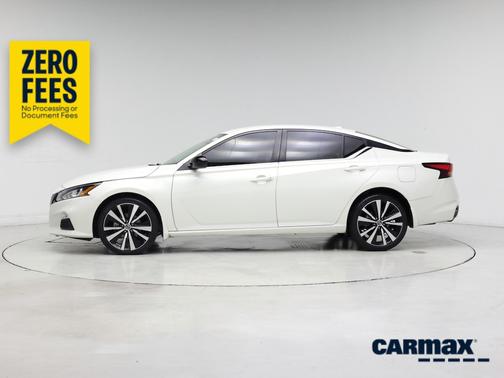 White 2022 Nissan Altima SR