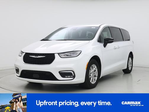 White 2025 Chrysler Pacifica Select