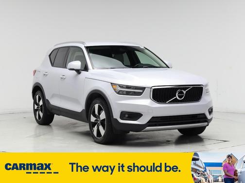2021 Volvo XC40 T4 Momentum