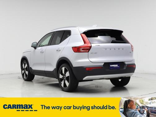 2021 Volvo XC40 T4 Momentum