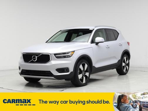 2021 Volvo XC40 T4 Momentum