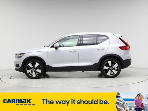 2021 Volvo XC40 T4 Momentum