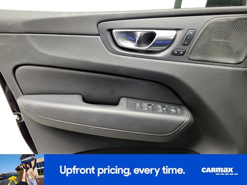 2024 Volvo XC60 B5 Plus Dark Theme