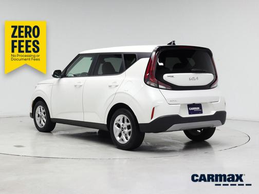 White 2023 Kia Soul LX