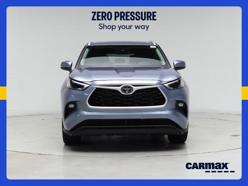 Gray 2024 Toyota Highlander XLE