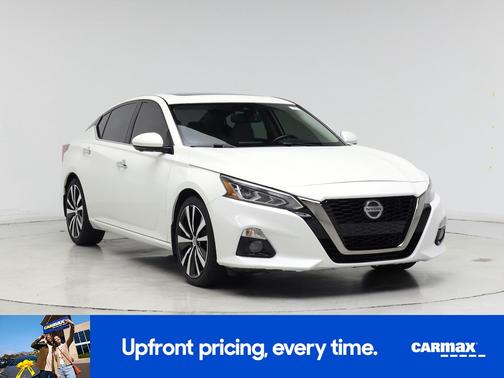 White 2019 Nissan Altima Platinum