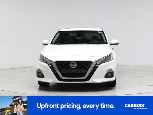 White 2019 Nissan Altima Platinum