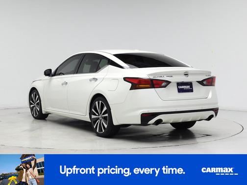 White 2019 Nissan Altima Platinum