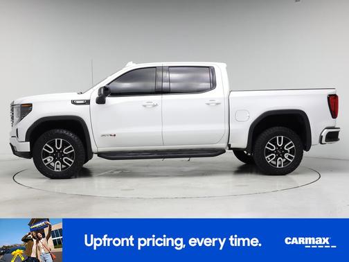 White 2022 GMC Sierra 1500 AT4