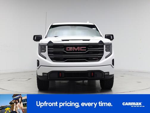 White 2022 GMC Sierra 1500 AT4