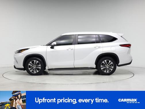 White 2023 Toyota Highlander XLE