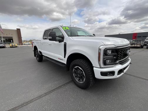 White 2024 Ford F-250 Lariat