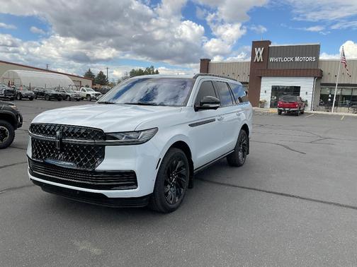 Gray 2025 Lincoln Navigator Reserve