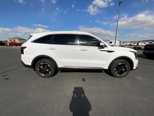 Glacial White Pearl 2024 Kia Sorento S