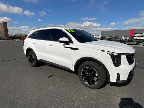 Glacial White Pearl 2024 Kia Sorento S