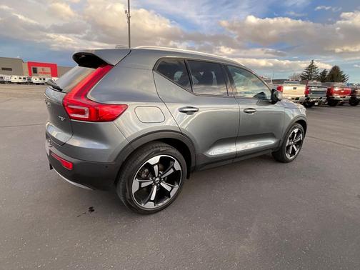 2019 Volvo XC40 T5 Momentum