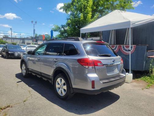 Graphite Gray Metallic 2011 Subaru Outback 3.6 R Limited