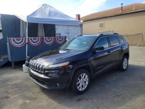 Brilliant Black Crystal Pearlcoat 2014 Jeep Cherokee Latitude