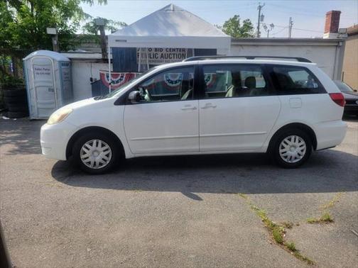 2004 Toyota Sienna CE