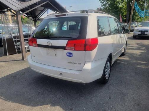 2004 Toyota Sienna CE