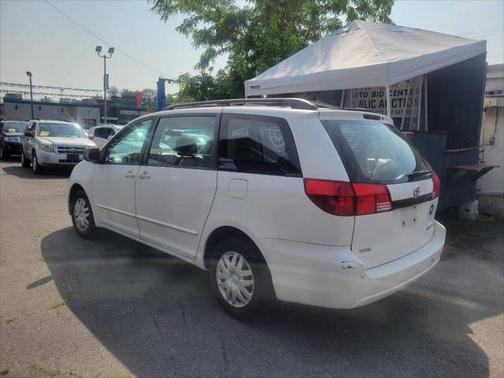 2004 Toyota Sienna CE