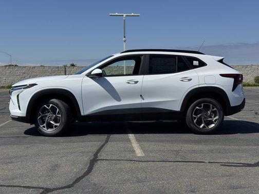 Summit White 2026 Chevrolet Trax LT