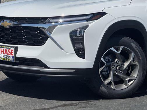 Summit White 2026 Chevrolet Trax LT