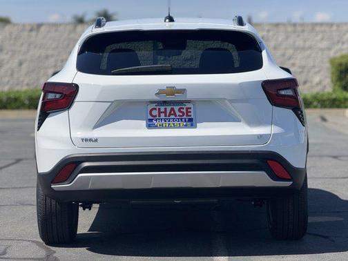 Summit White 2026 Chevrolet Trax LT