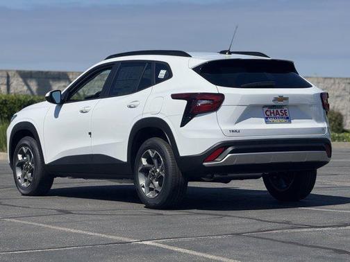 Summit White 2026 Chevrolet Trax LT