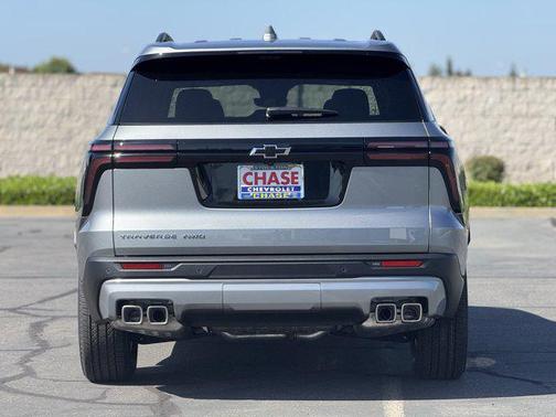 Sterling Gray Metallic 2026 Chevrolet Traverse LT