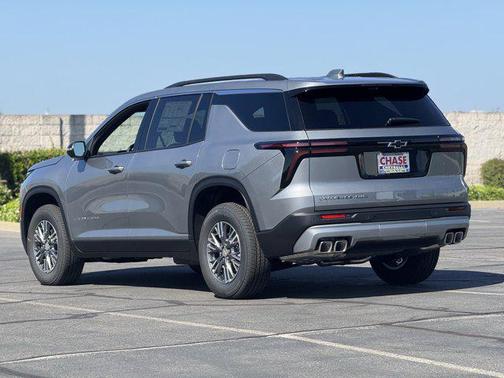 Sterling Gray Metallic 2026 Chevrolet Traverse LT