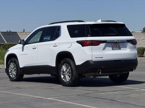 Summit White 2023 Chevrolet Traverse LT Cloth