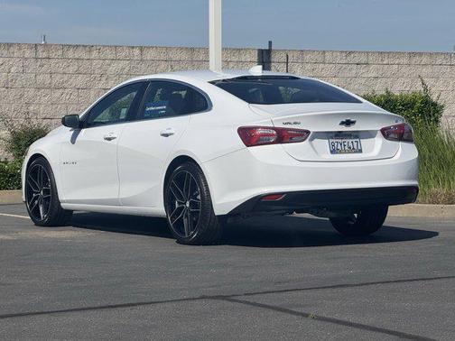 Summit White 2022 Chevrolet Malibu FWD LT
