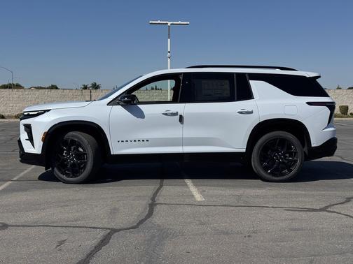 Polar White Tricoat 2026 Chevrolet Traverse RS