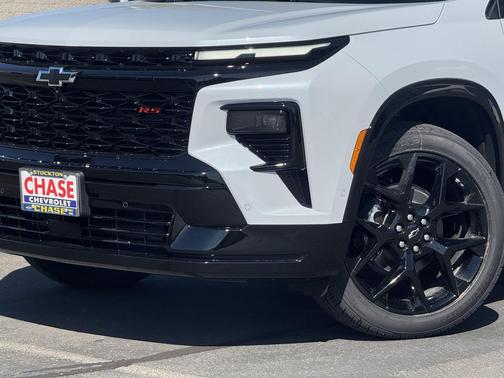 Polar White Tricoat 2026 Chevrolet Traverse RS