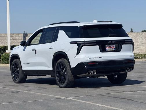 Polar White Tricoat 2026 Chevrolet Traverse RS