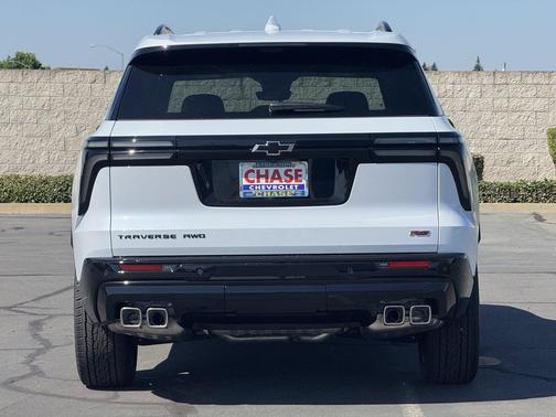 Polar White Tricoat 2026 Chevrolet Traverse RS