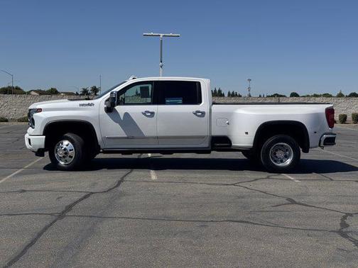 Iridescent Pearl Tricoat 2025 Chevrolet Silverado 3500 High Country