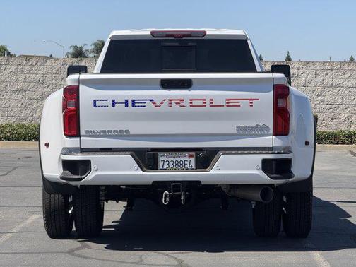 Iridescent Pearl Tricoat 2025 Chevrolet Silverado 3500 High Country