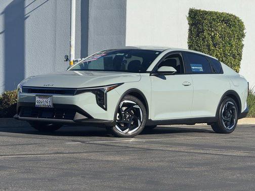 2025 Kia K4 EX