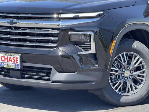 Mosaic Black Metallic 2026 Chevrolet Traverse LT