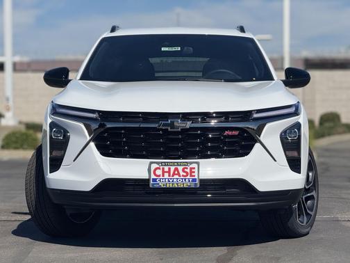 Summit White 2026 Chevrolet Trax FWD 2RS