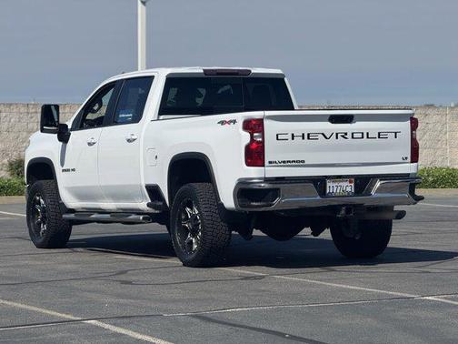 Summit White 2020 Chevrolet Silverado 2500 LT