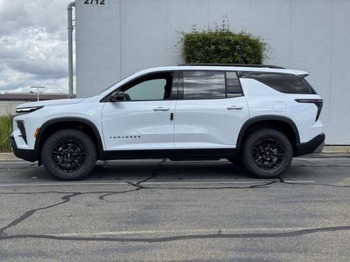 Polar White Tricoat 2026 Chevrolet Traverse AWD Z71