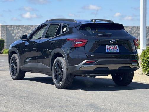 Mosaic Black Metallic 2026 Chevrolet Trax FWD ACTIV