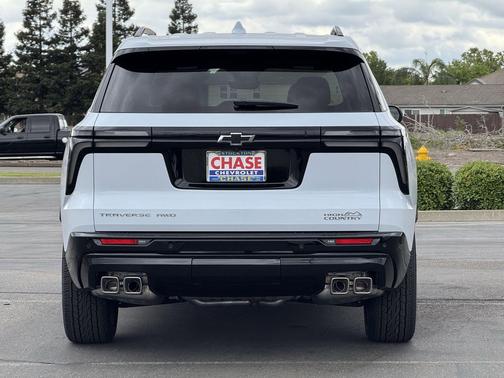 Polar White Tricoat 2026 Chevrolet Traverse High Country