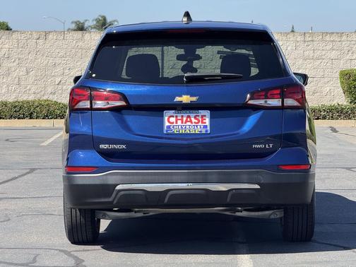 Blue Glow Metallic 2022 Chevrolet Equinox 1LT
