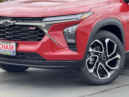 Apex Red 2026 Chevrolet Trax FWD 2RS