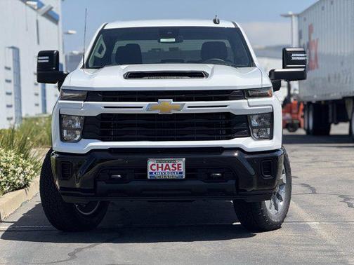 Summit White 2026 Chevrolet Silverado 2500 Custom